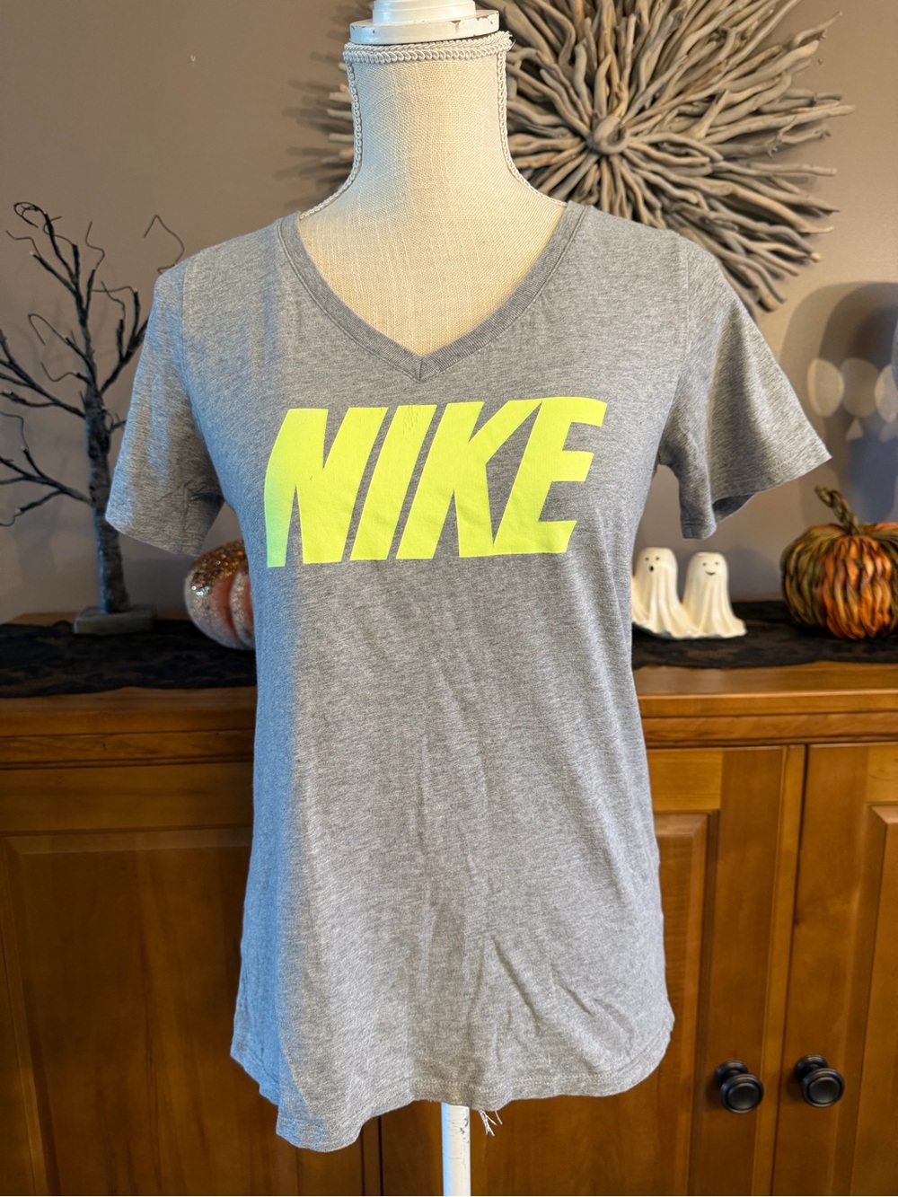 Nike v-neck tee in grey with yellow writing